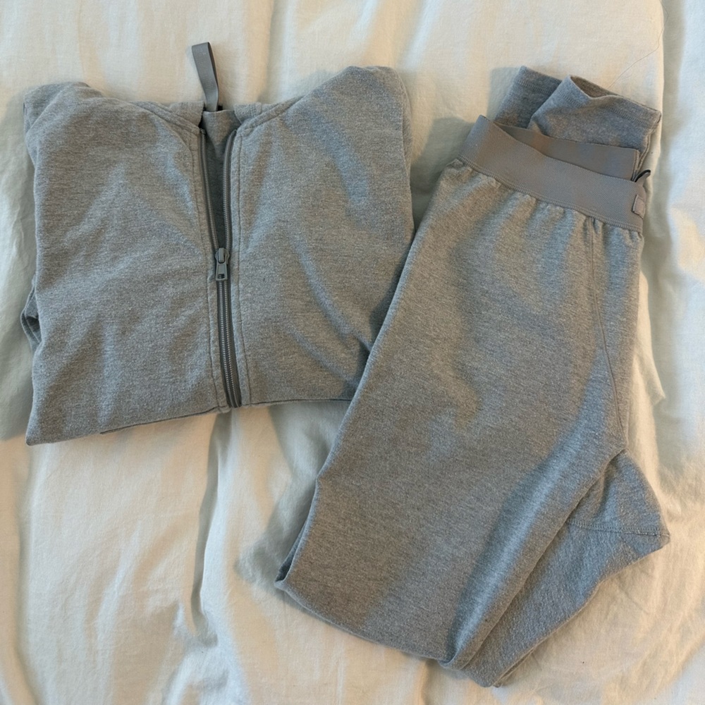 SKIMS legging & jacket outdoor collection